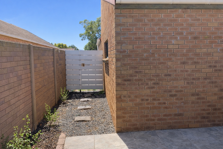 To Let 1 Bedroom Property for Rent in Parklands Western Cape